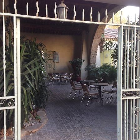 Hotel Restaurant Le Commerce Auriol Exterior foto