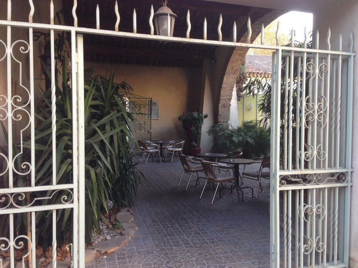 Hotel Restaurant Le Commerce Auriol Exterior foto
