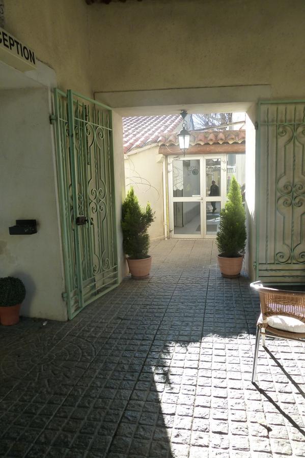 Hotel Restaurant Le Commerce Auriol Exterior foto